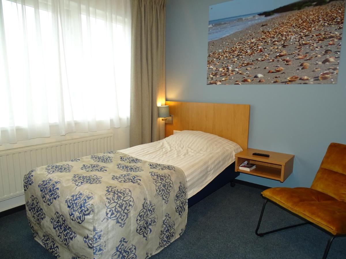 Hotel Cafe Restaurant "De Kroon" Wissenkerke Bagian luar foto