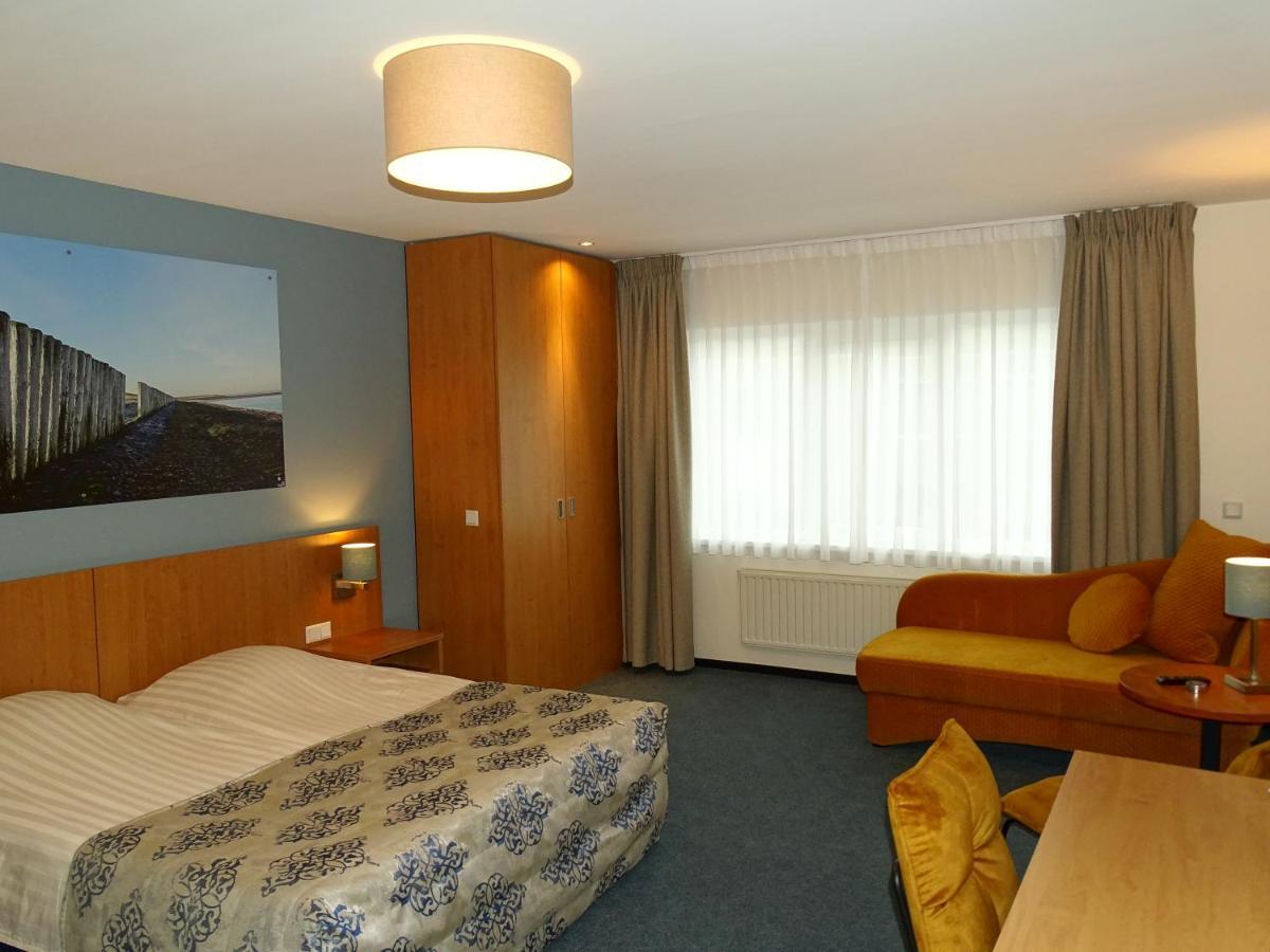 Hotel Cafe Restaurant "De Kroon" Wissenkerke Bagian luar foto