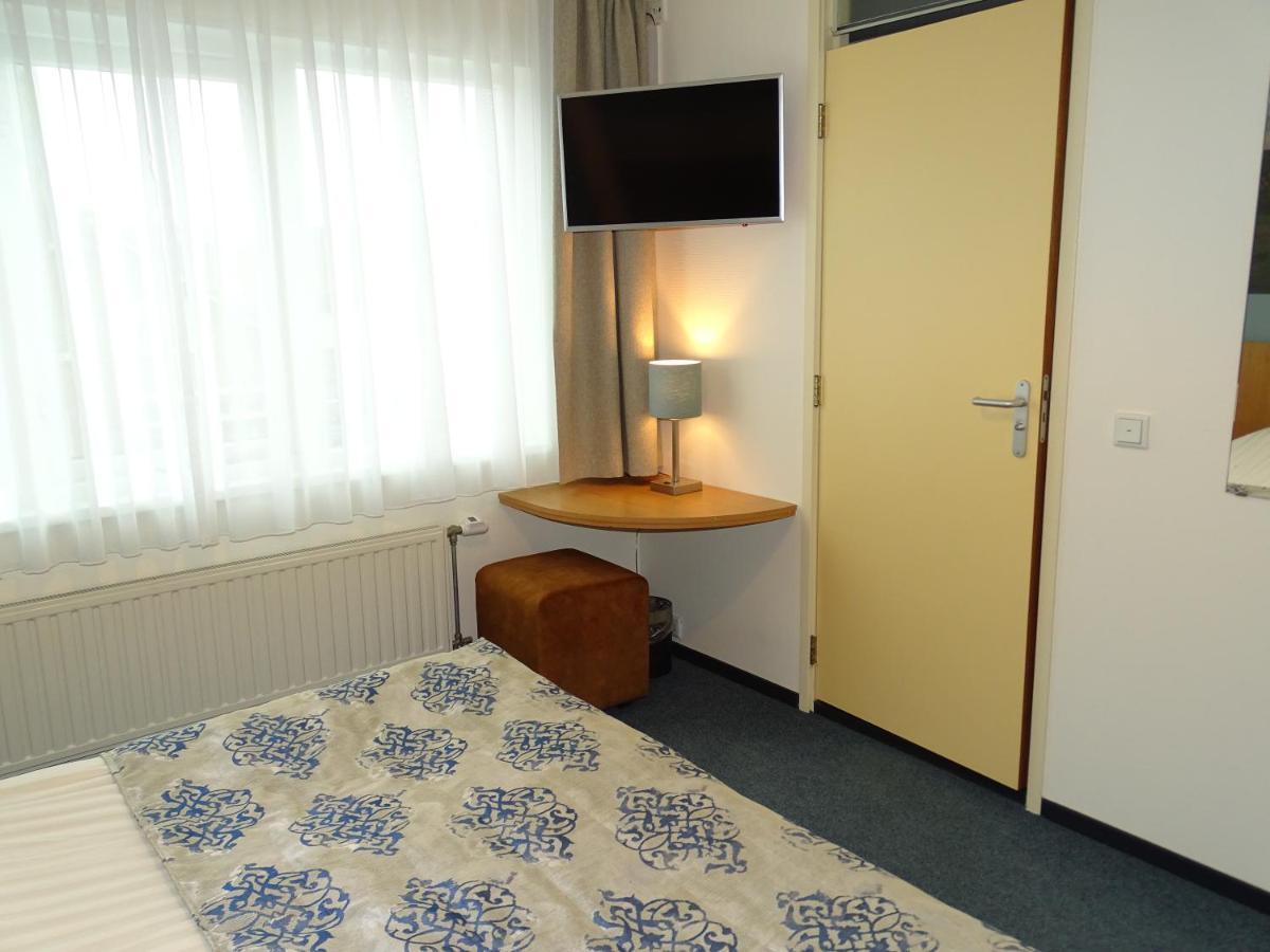 Hotel Cafe Restaurant "De Kroon" Wissenkerke Bagian luar foto