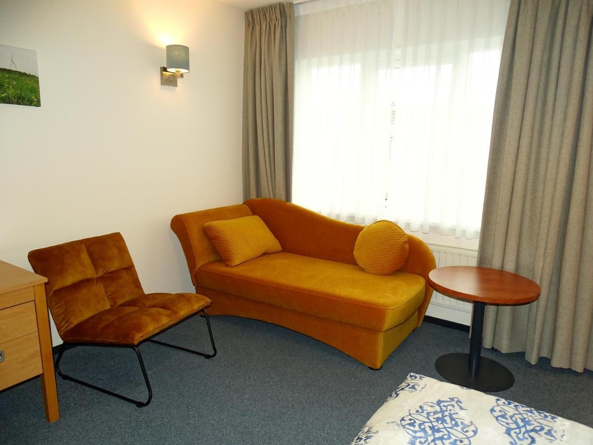 Hotel Cafe Restaurant "De Kroon" Wissenkerke Bagian luar foto