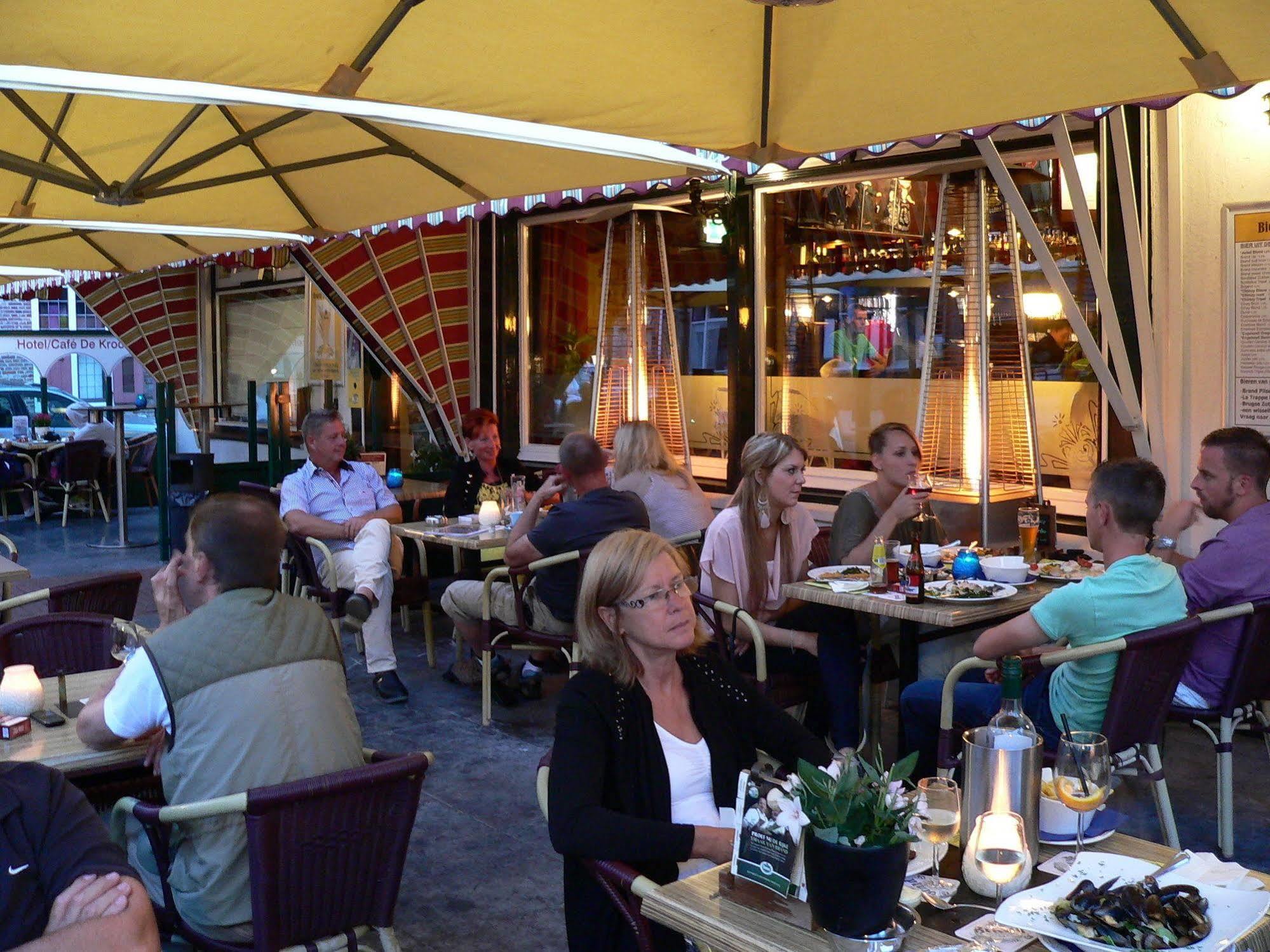 Hotel Cafe Restaurant "De Kroon" Wissenkerke Bagian luar foto