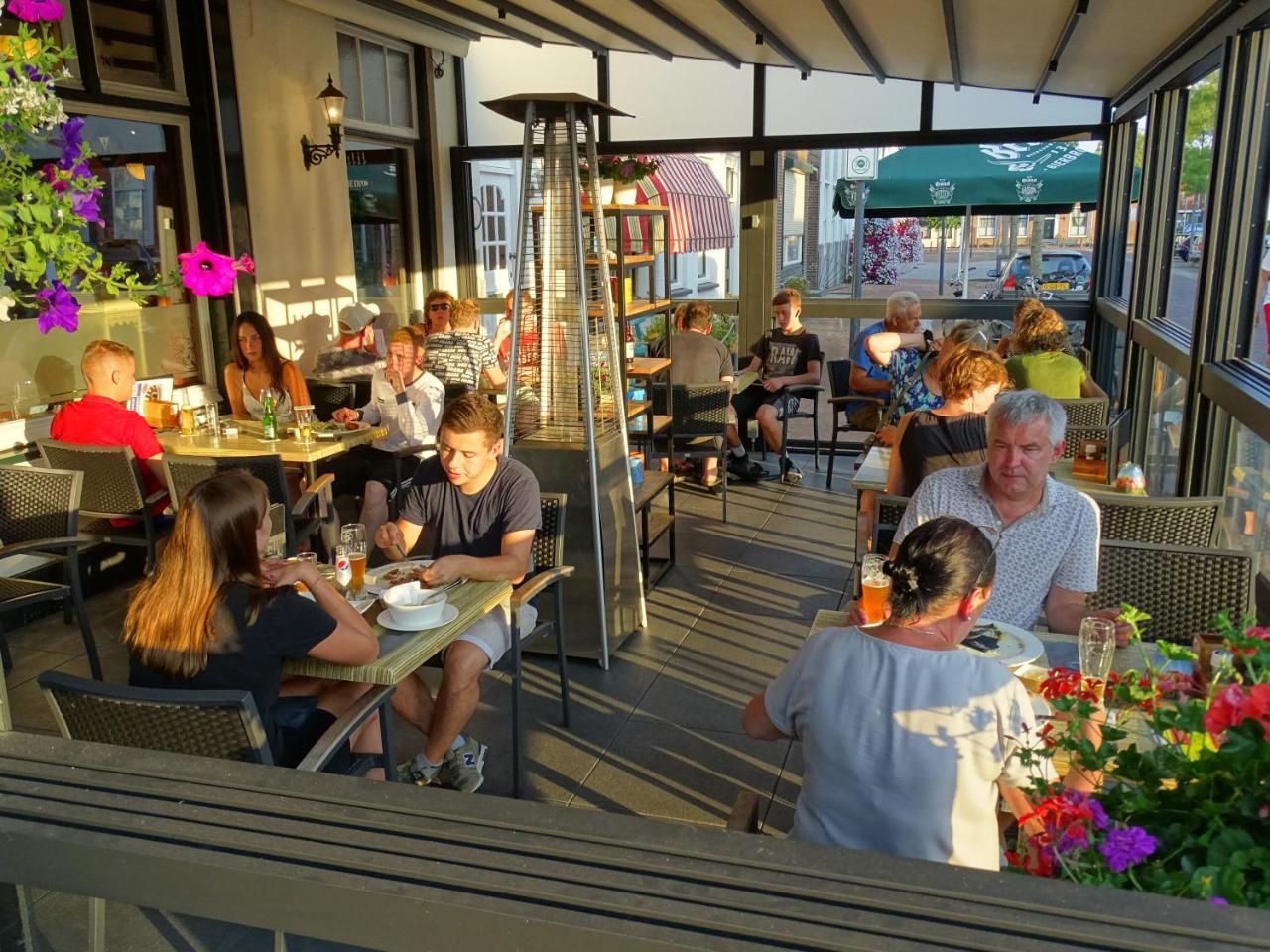 Hotel Cafe Restaurant "De Kroon" Wissenkerke Bagian luar foto
